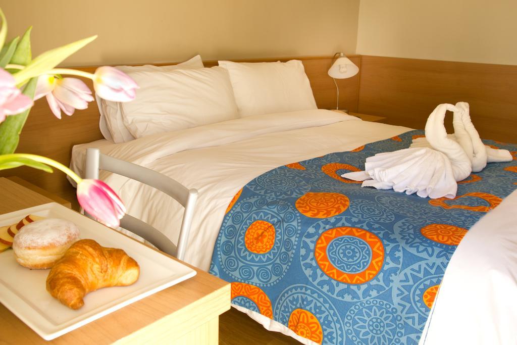 Hotel La Fenice Lignano Sabbiadoro Quarto foto