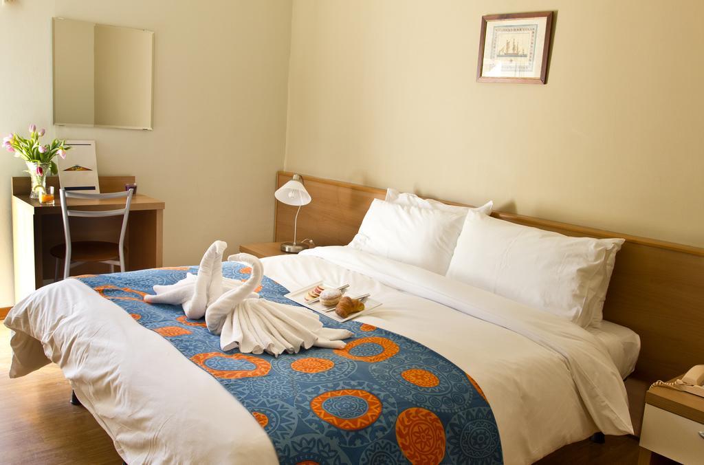 Hotel La Fenice Lignano Sabbiadoro Quarto foto