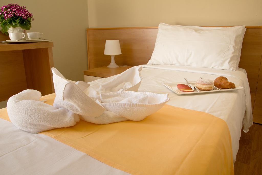 Hotel La Fenice Lignano Sabbiadoro Quarto foto