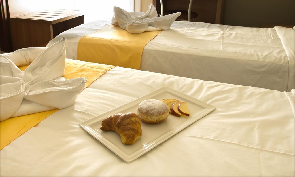 Hotel La Fenice Lignano Sabbiadoro Quarto foto